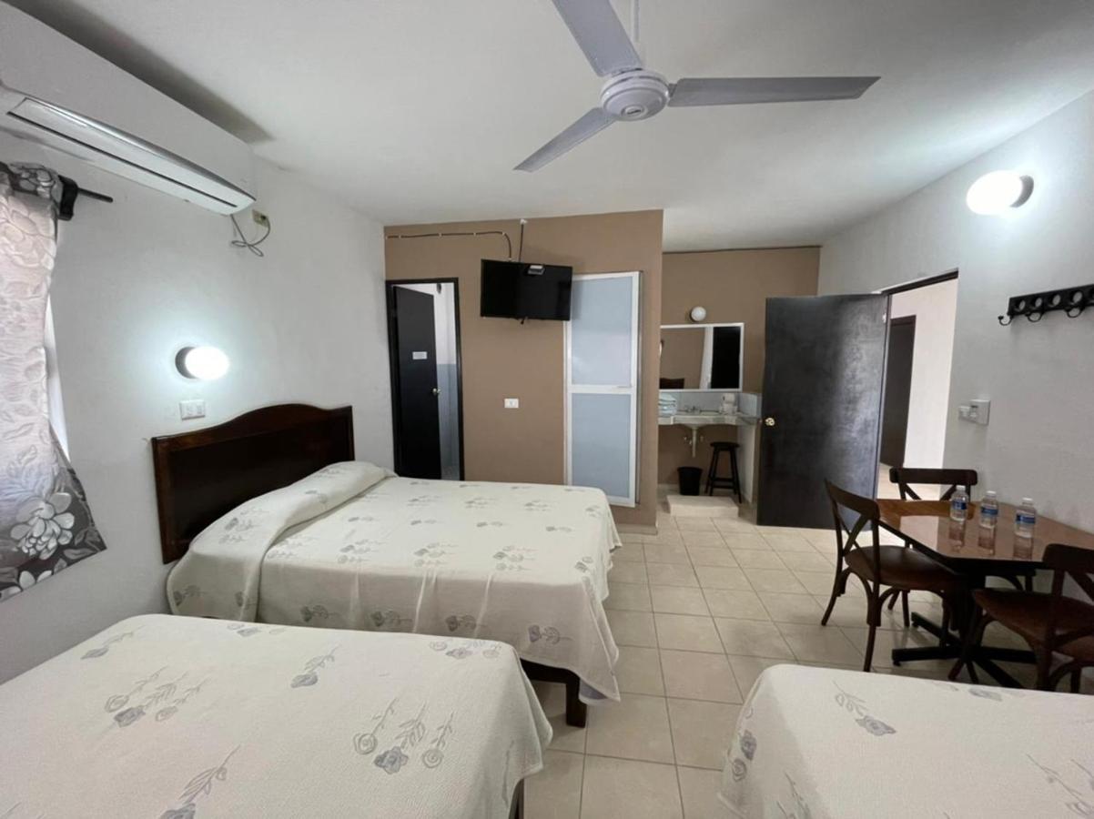 Hotel Moreno Сьюдад-Вальес Экстерьер фото