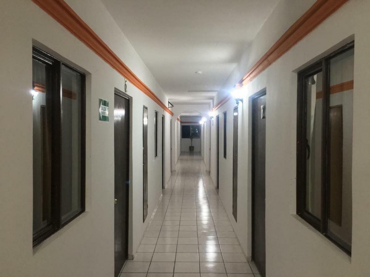 Hotel Moreno Сьюдад-Вальес Экстерьер фото